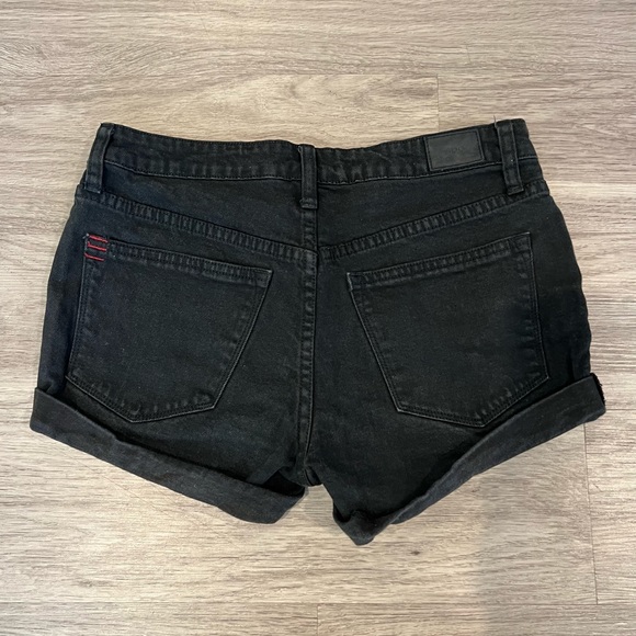 BDG MID RISE BLACK SHORTS SIZE 26 - Picture 2 of 3